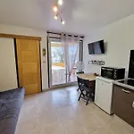 Apartment T1 Avec Terrasse, Parking, Proche Et Commodites - Fr-1-387-207