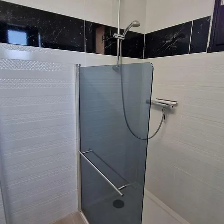 T1 Avec Terrasse, Parking, Proche Et Commodites - Fr-1-387-207 Daire *