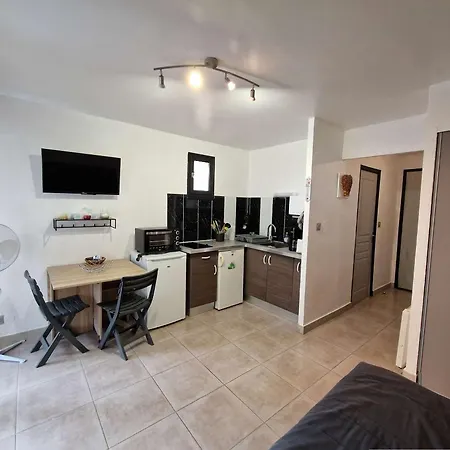 T1 Avec Terrasse, Parking, Proche Et Commodites - Fr-1-387-207 * Marseillan (Herault)