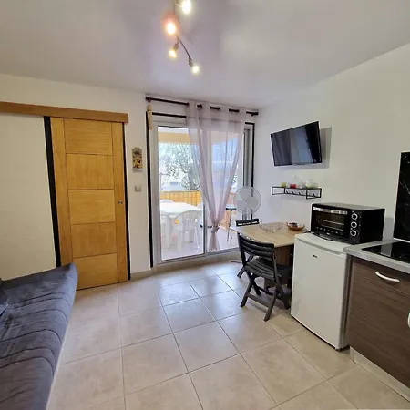 Daire T1 Avec Terrasse, Parking, Proche Et Commodites - Fr-1-387-207