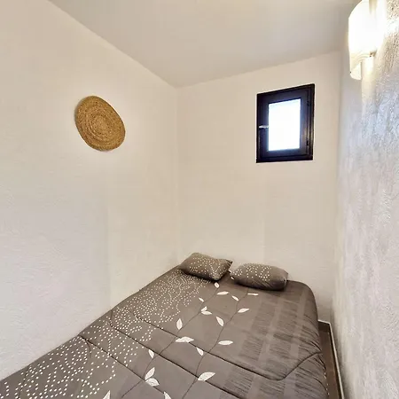 T1 Avec Terrasse, Parking, Proche Et Commodites - Fr-1-387-207